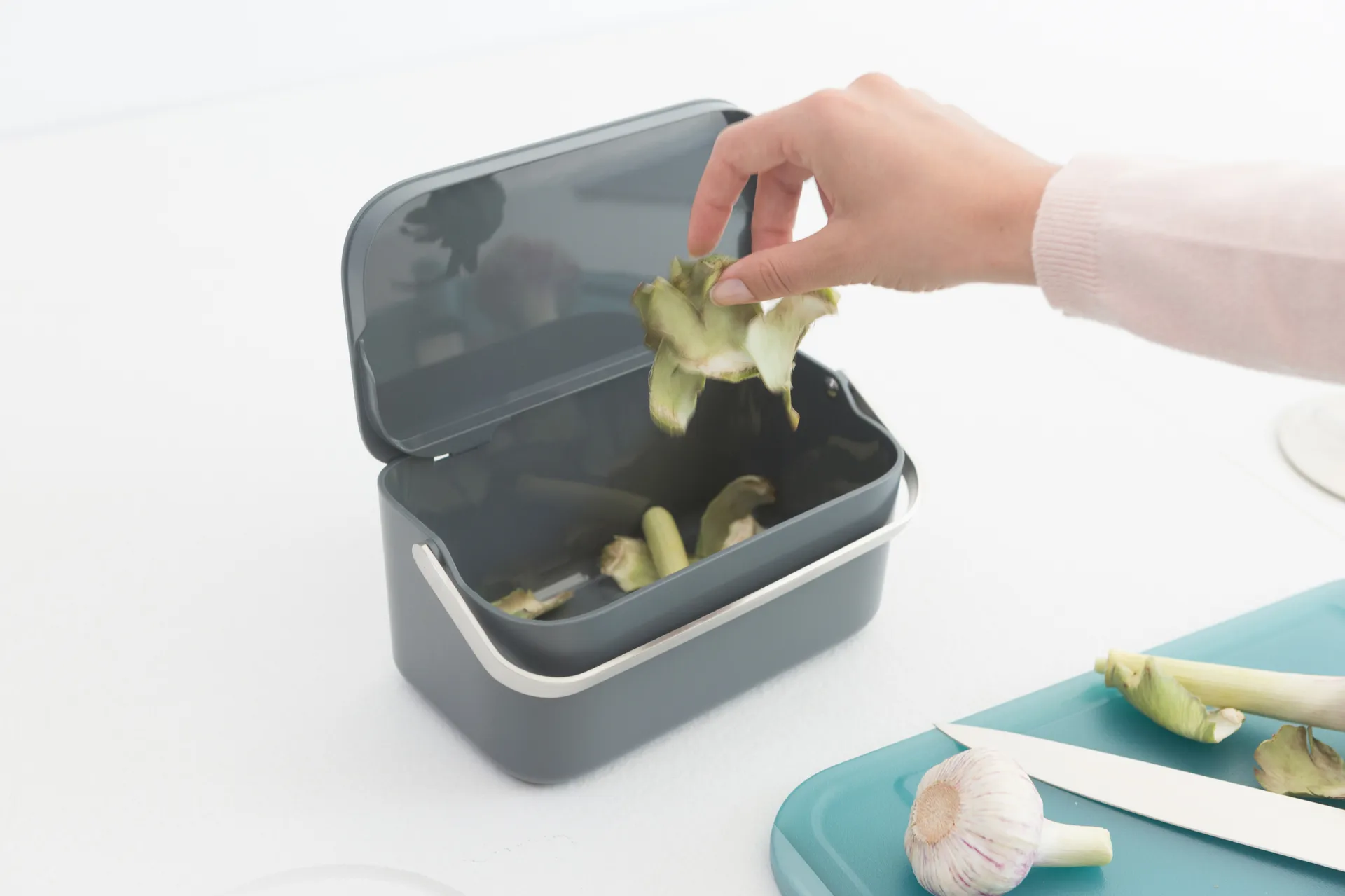 Szufelka na odpady spożywcze Sinkside 13x22 cm, Ciemnoszary Brabantia