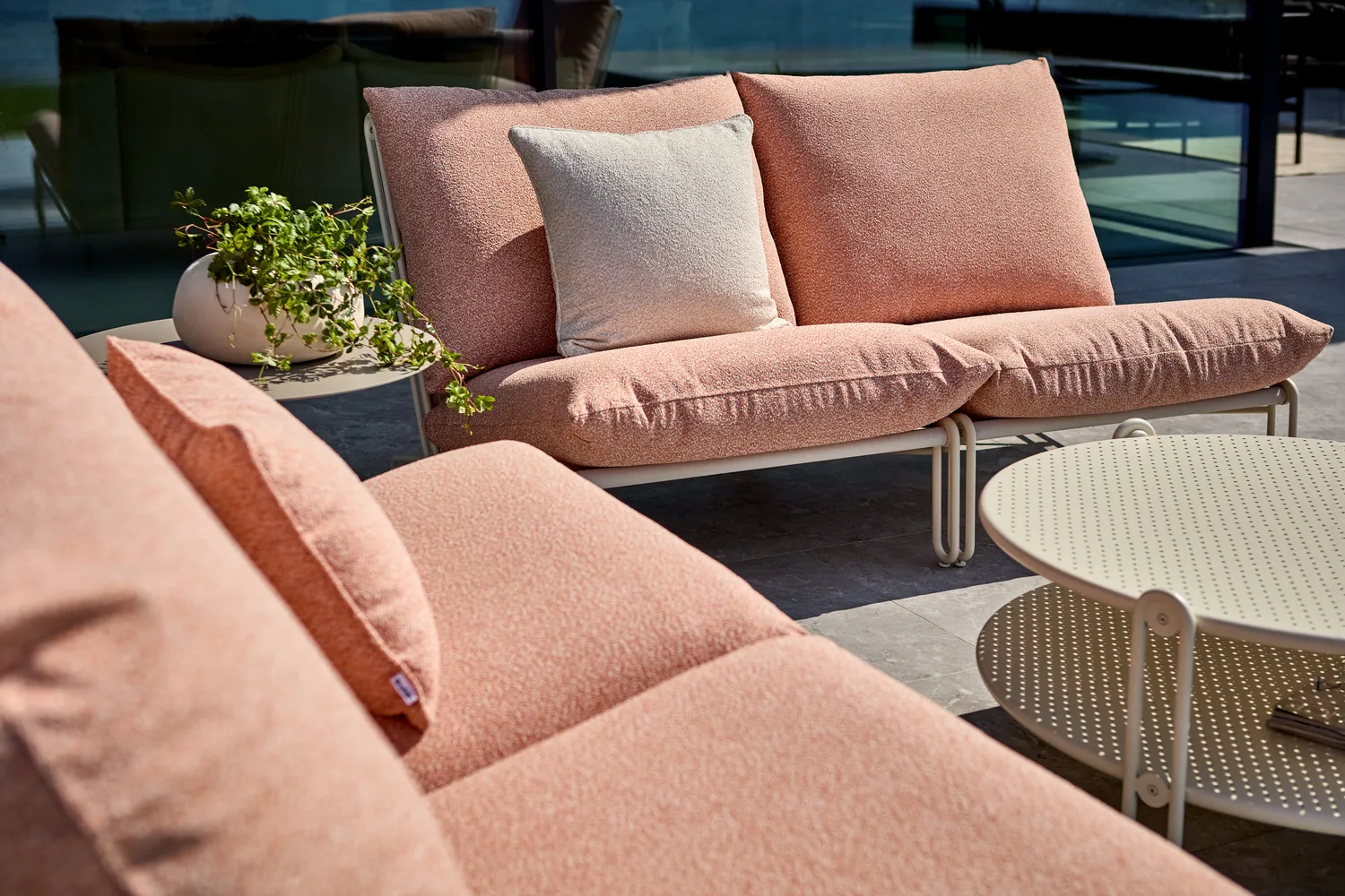 Fotel lounge Blixt, Pearl white-teddy orange Brafab