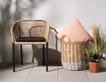 Krzesło z podłokietnikami Delta  - Czarny-naturalny - Brafab