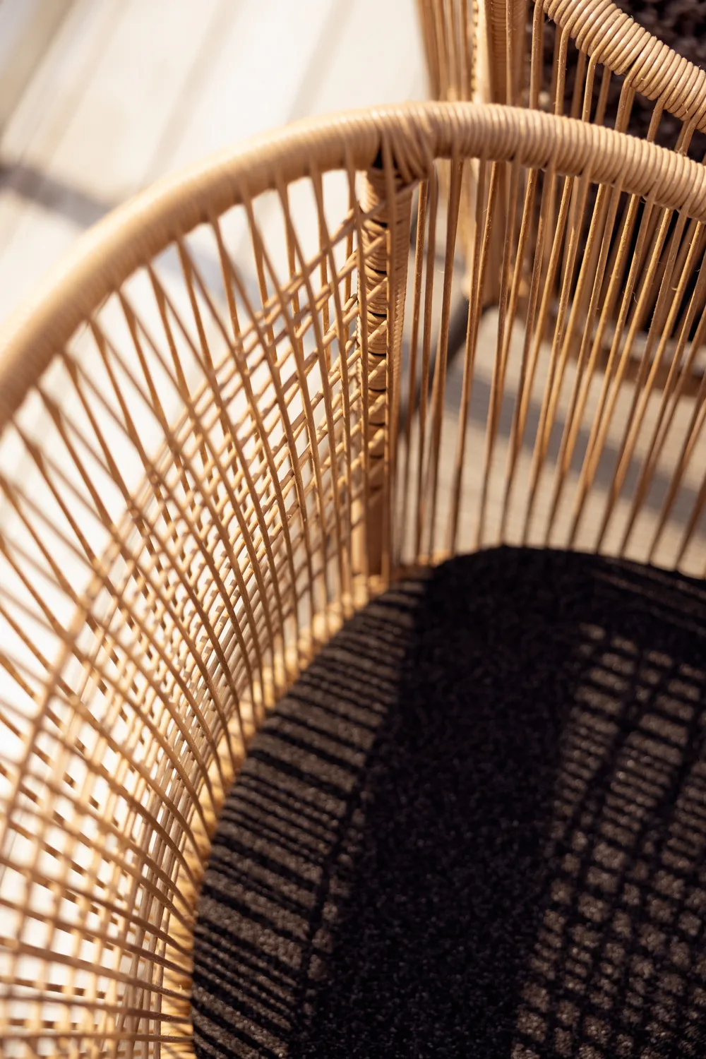 Krzesło z podłokietnikami Delta , Czarny-naturalny Brafab