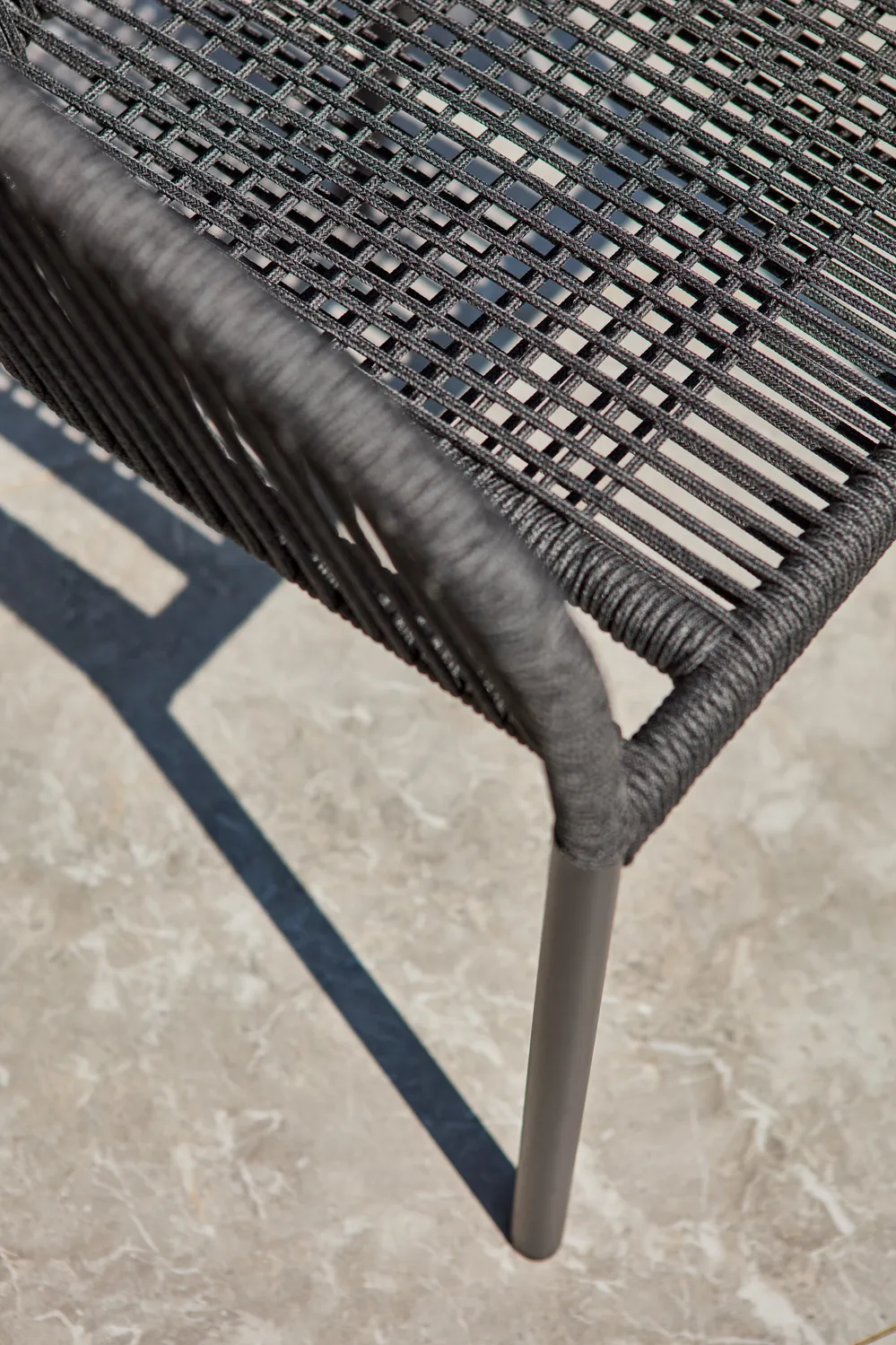 Krzesło z podłokietnikami Delta , Czarny Brafab