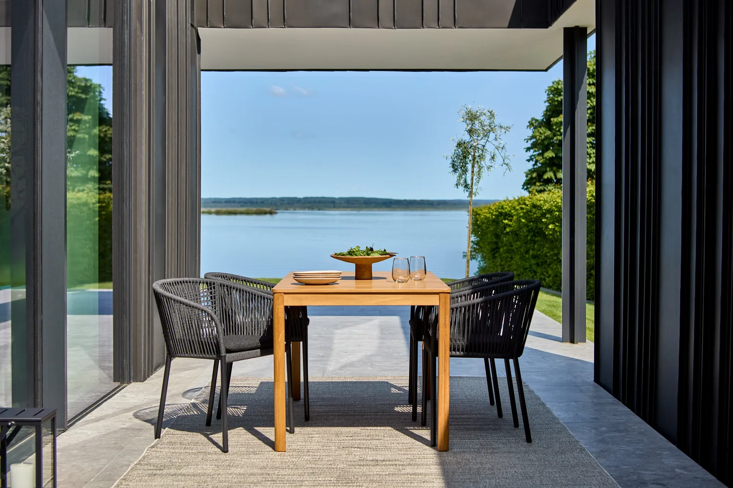 Krzesło z podłokietnikami Delta , Czarny Brafab