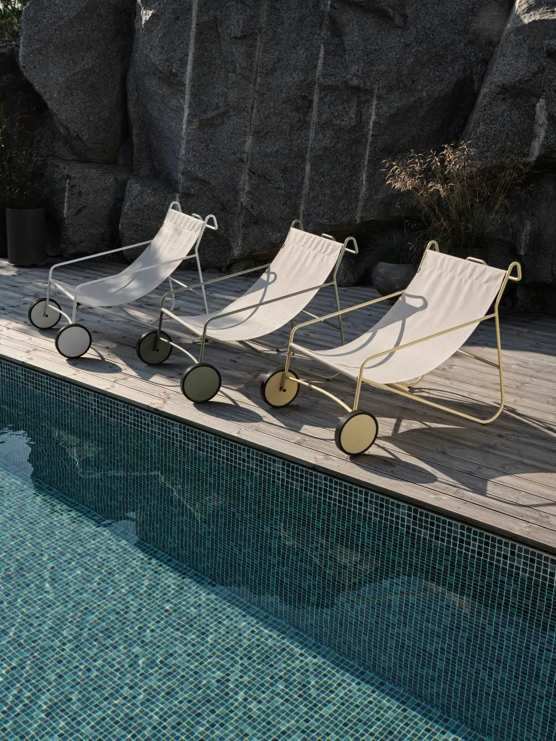 Lounge fotel Poul Chair, Dusty green-biały Brafab