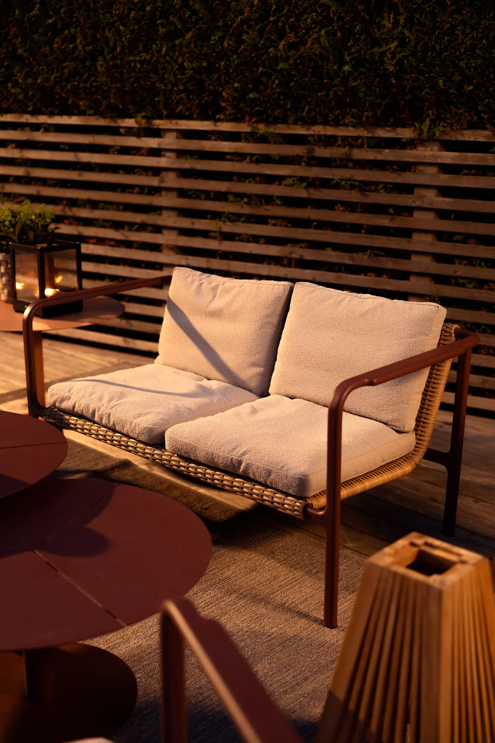 Sofa  Motty, Zin red-teddy beige, 2-osobowa Brafab