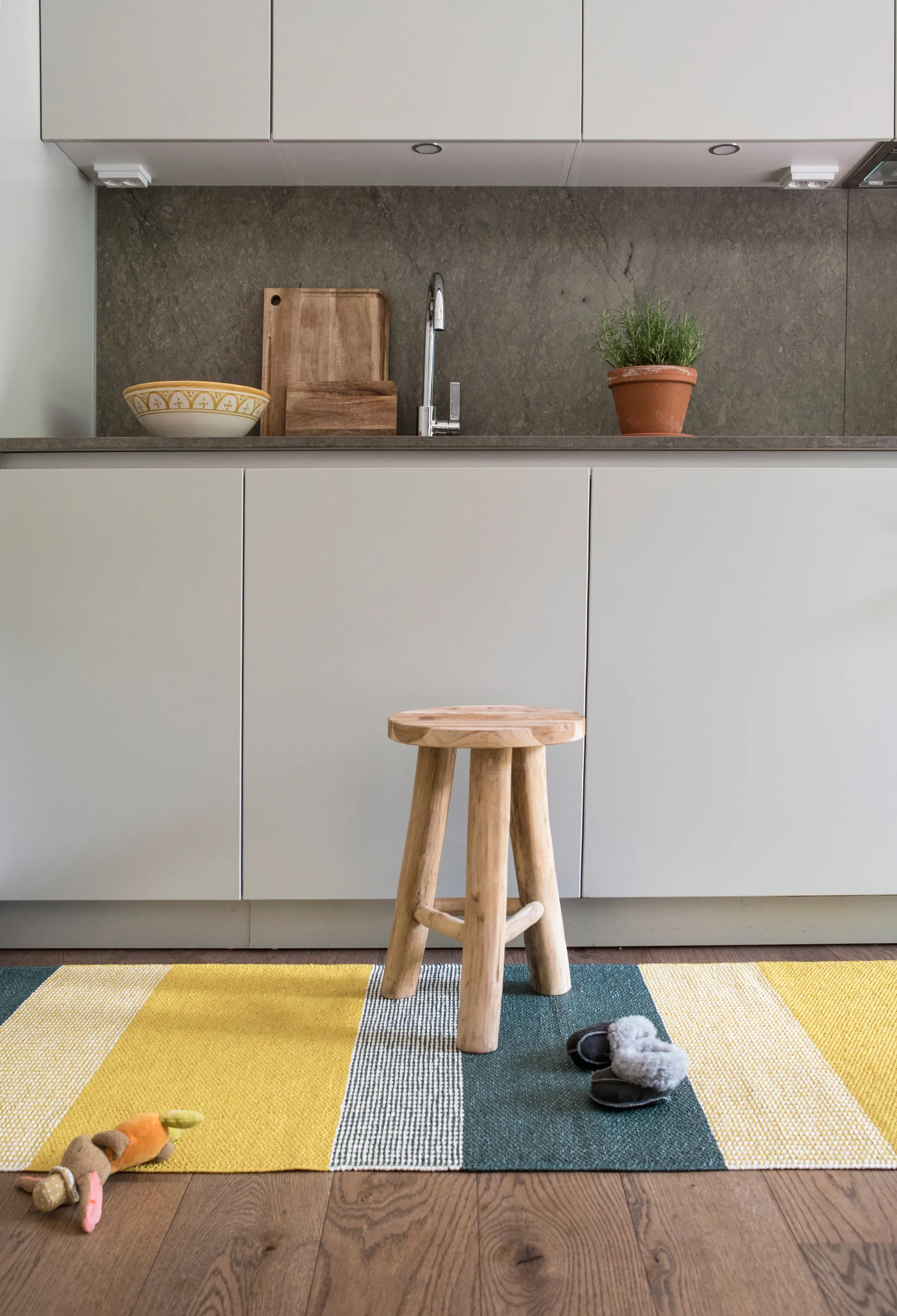 Dywan plastikowy Seasons 70x200 cm, słoneczny (żółty, zielony) Brita Sweden