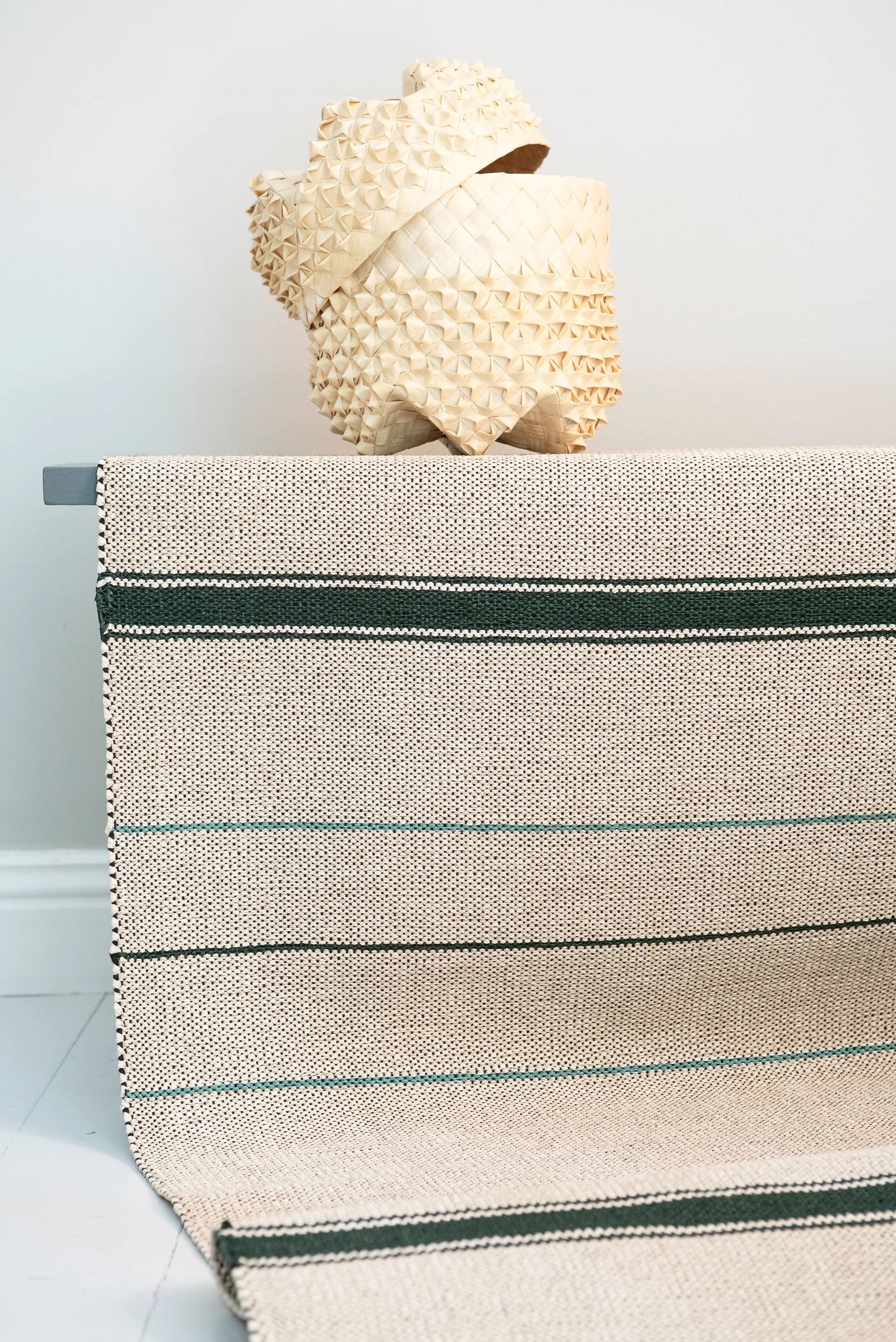 Dywan szmaragdowy Trapeze (kremowo-biało-zielony), 80x300 cm Brita Sweden