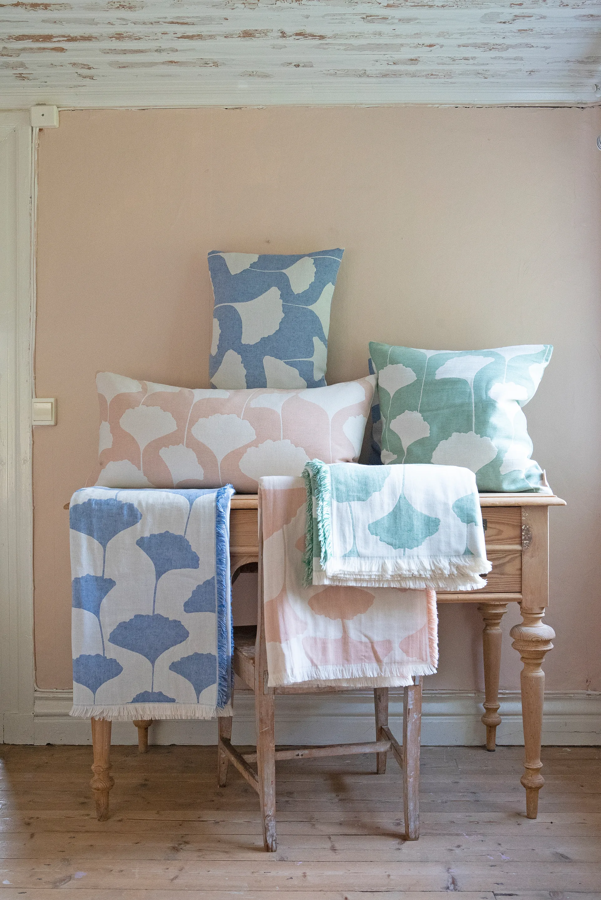 Obrus bawełniany Ginko 130x170 cm, Niebiesko-biały (Indigo) Brita Sweden