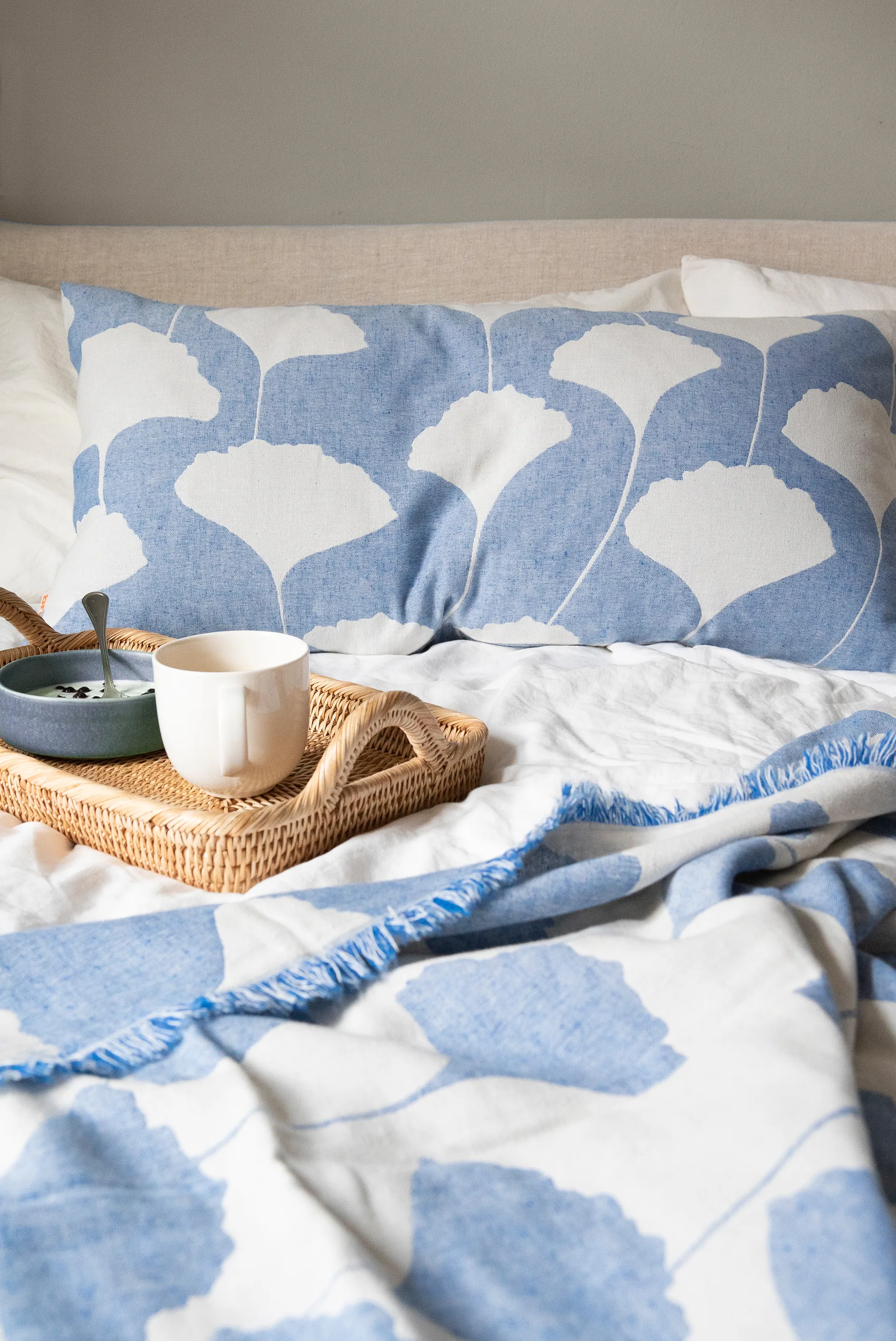 Obrus bawełniany Ginko 130x170 cm, Niebiesko-biały (Indigo) Brita Sweden