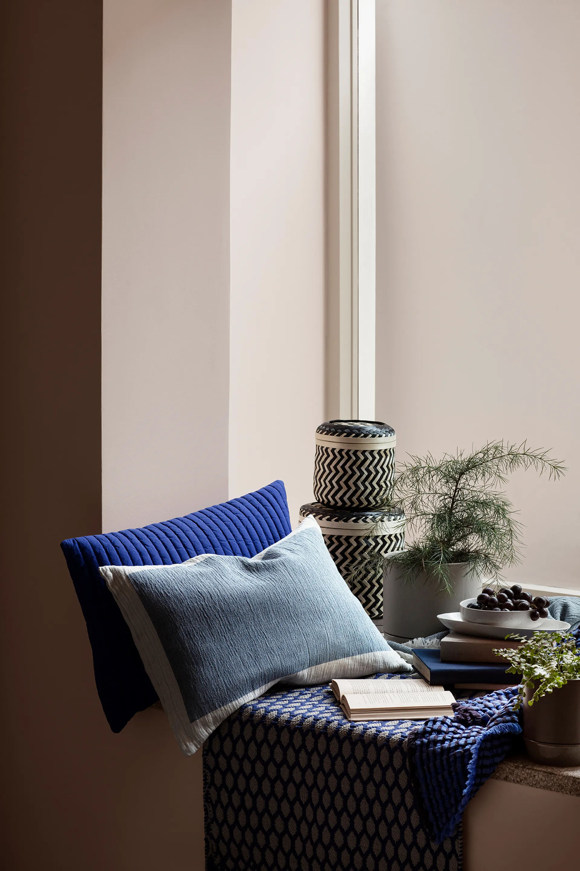 Doniczka Denise ze spodkiem Ø18 cm, Dove grey Broste Copenhagen