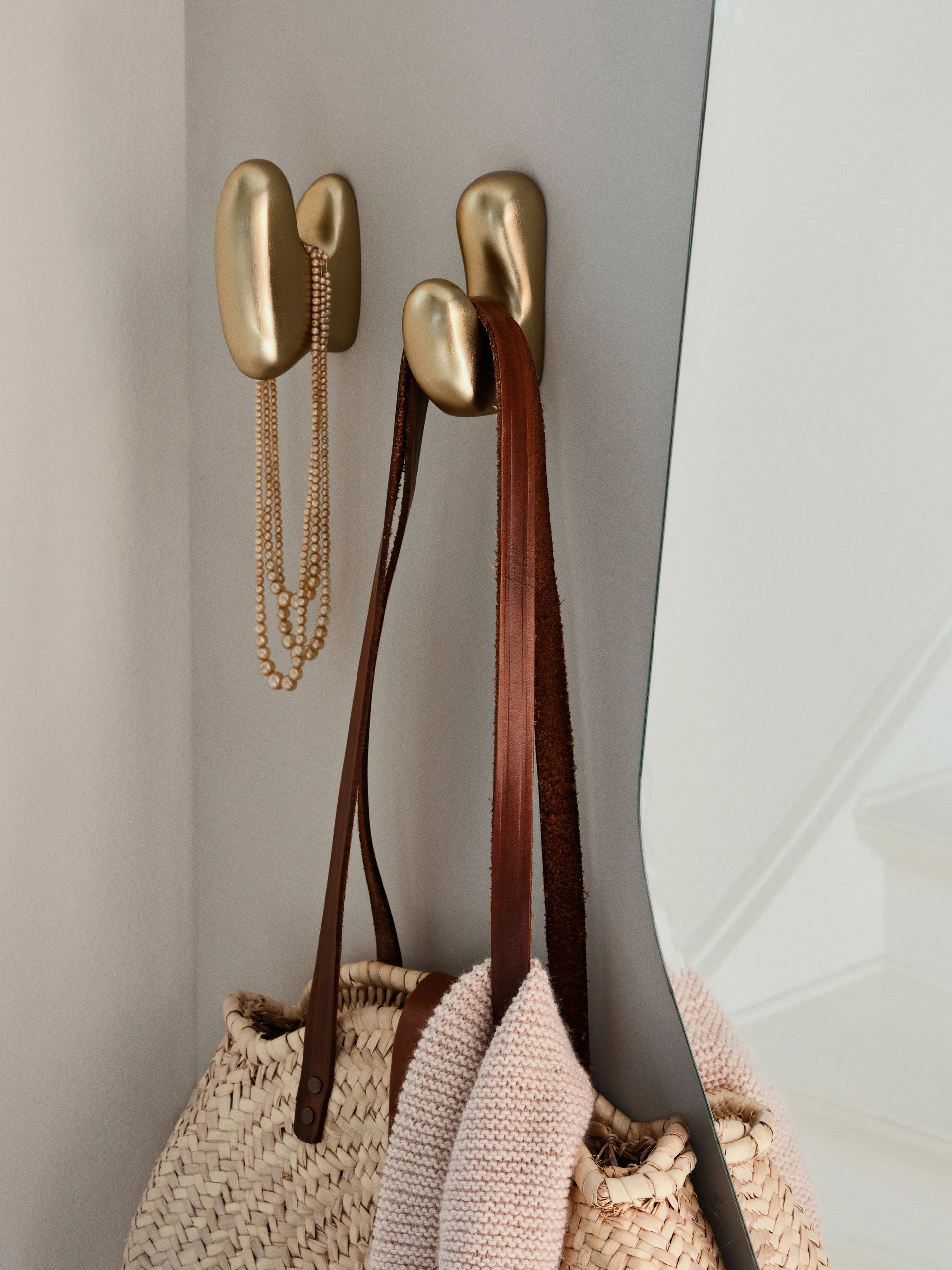 Hak ścienny Roberta 10x7 cm, Brass finish Broste Copenhagen