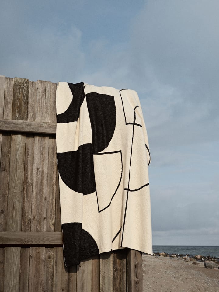 Koc Maren 130x180 cm, Black-off white Broste Copenhagen