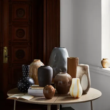 Wazon szklany Ada Dot 37 cm - Simply taupe warm grey - Broste Copenhagen