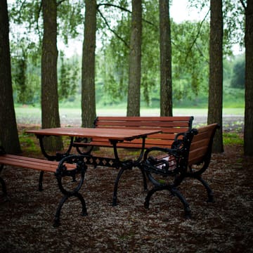 Fotel ogrodowy Byarum - Sosna brązowa lazura, czarny stelaż - Byarums bruk