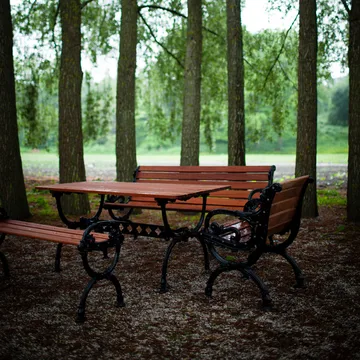 Sofa ogrodowa Byarum - Mahoń, czarny stelaż, 155 cm - Byarums bruk