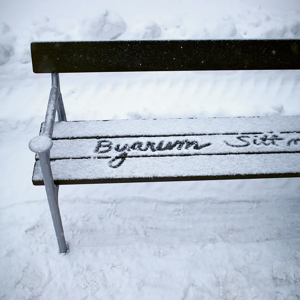 Sofa ogrodowa Vilamoura, Mahoń czarna lazura, stelaż z surowego aluminium Byarums bruk