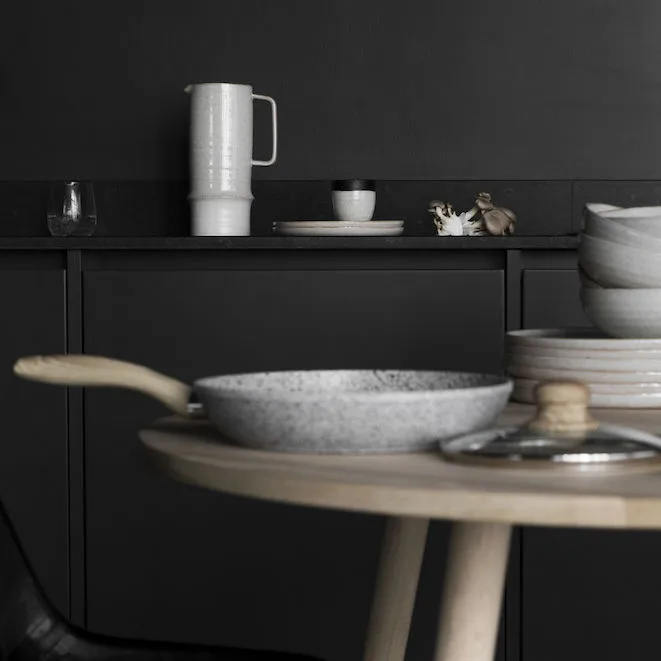 Dzbanek Asparagus beżowo-matowa biel, 17 cm Byon