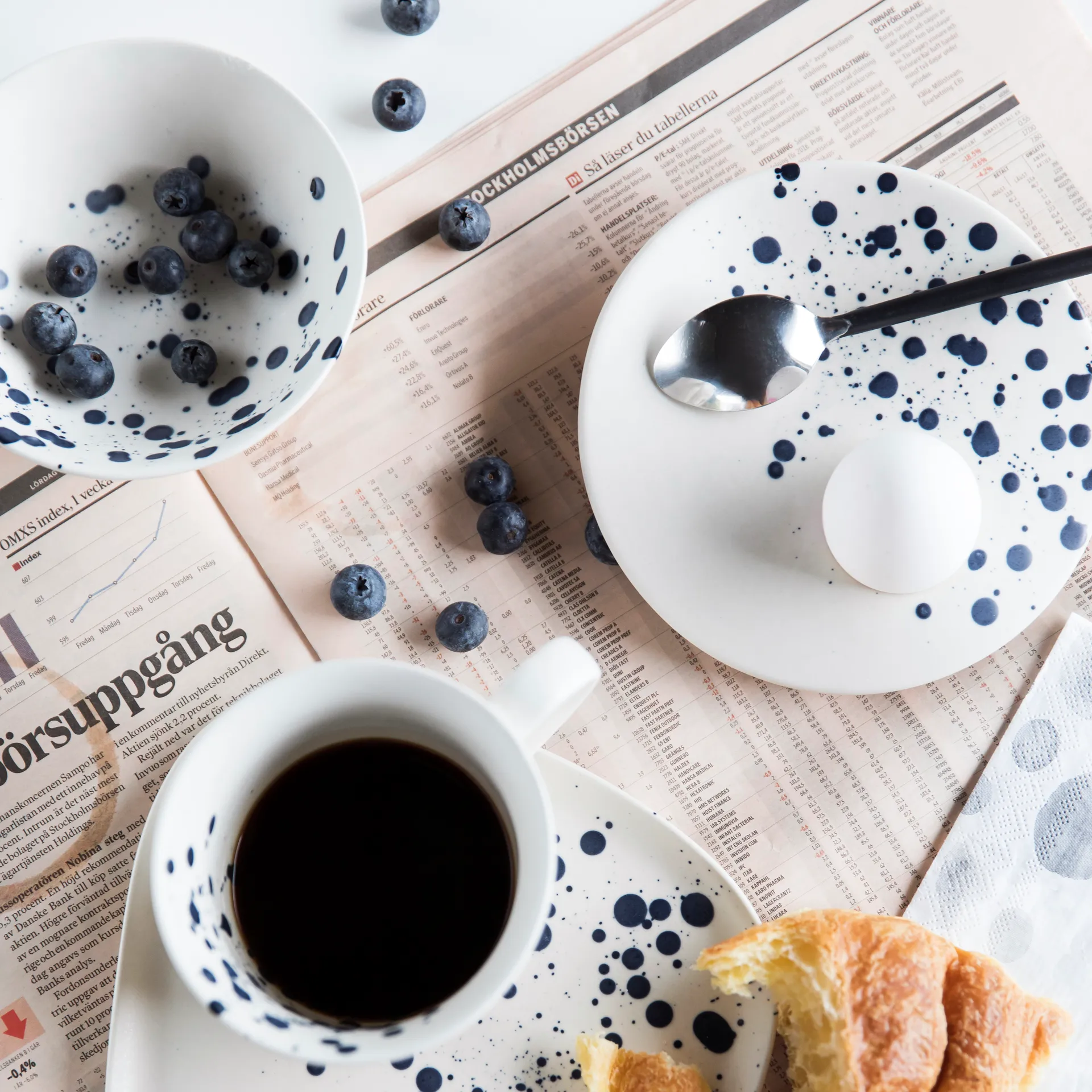 Kubek na jajka Dottie, Czarnobiały Byon