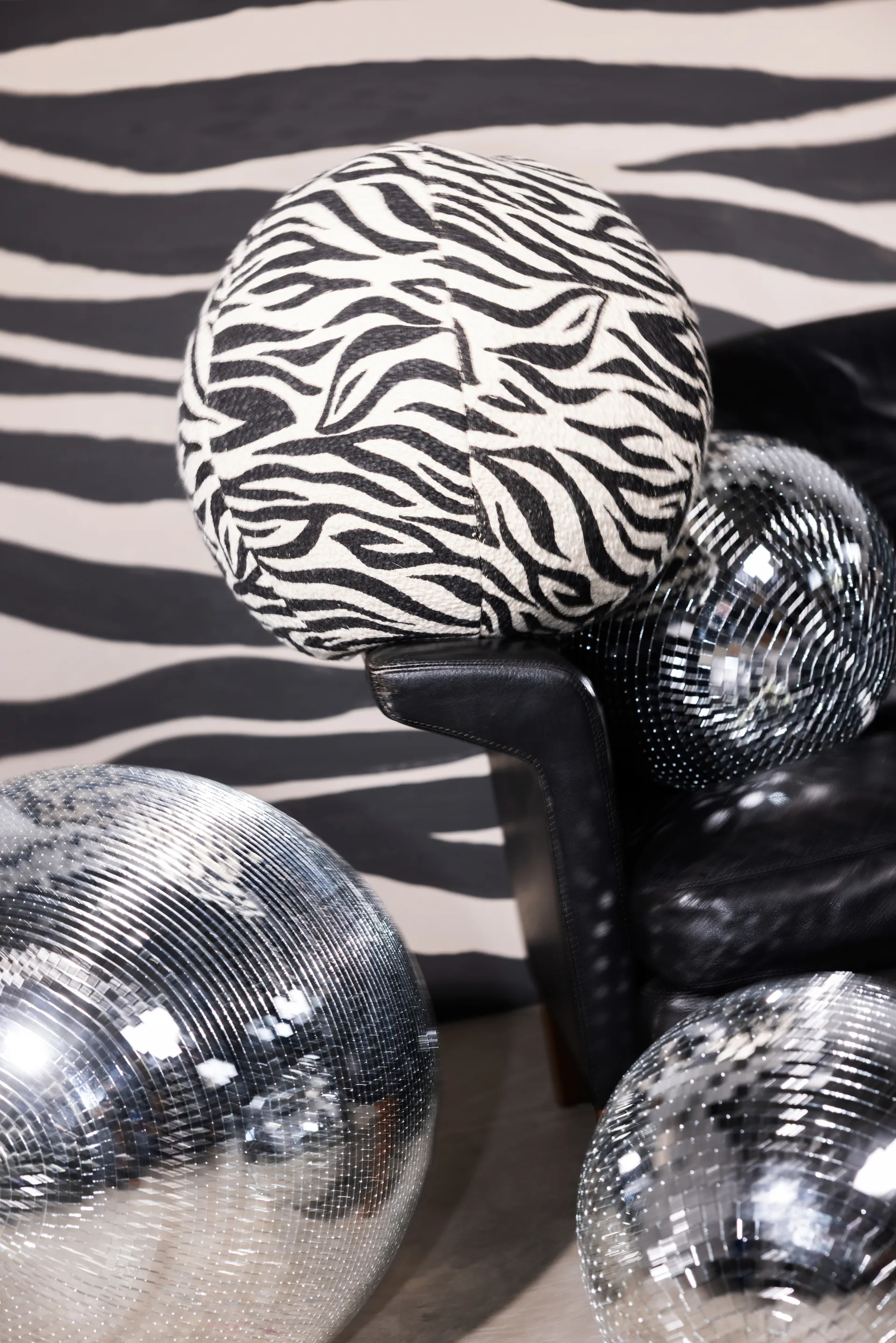 Poduszka Anima Ø35 cm, Zebra-czarny Byon