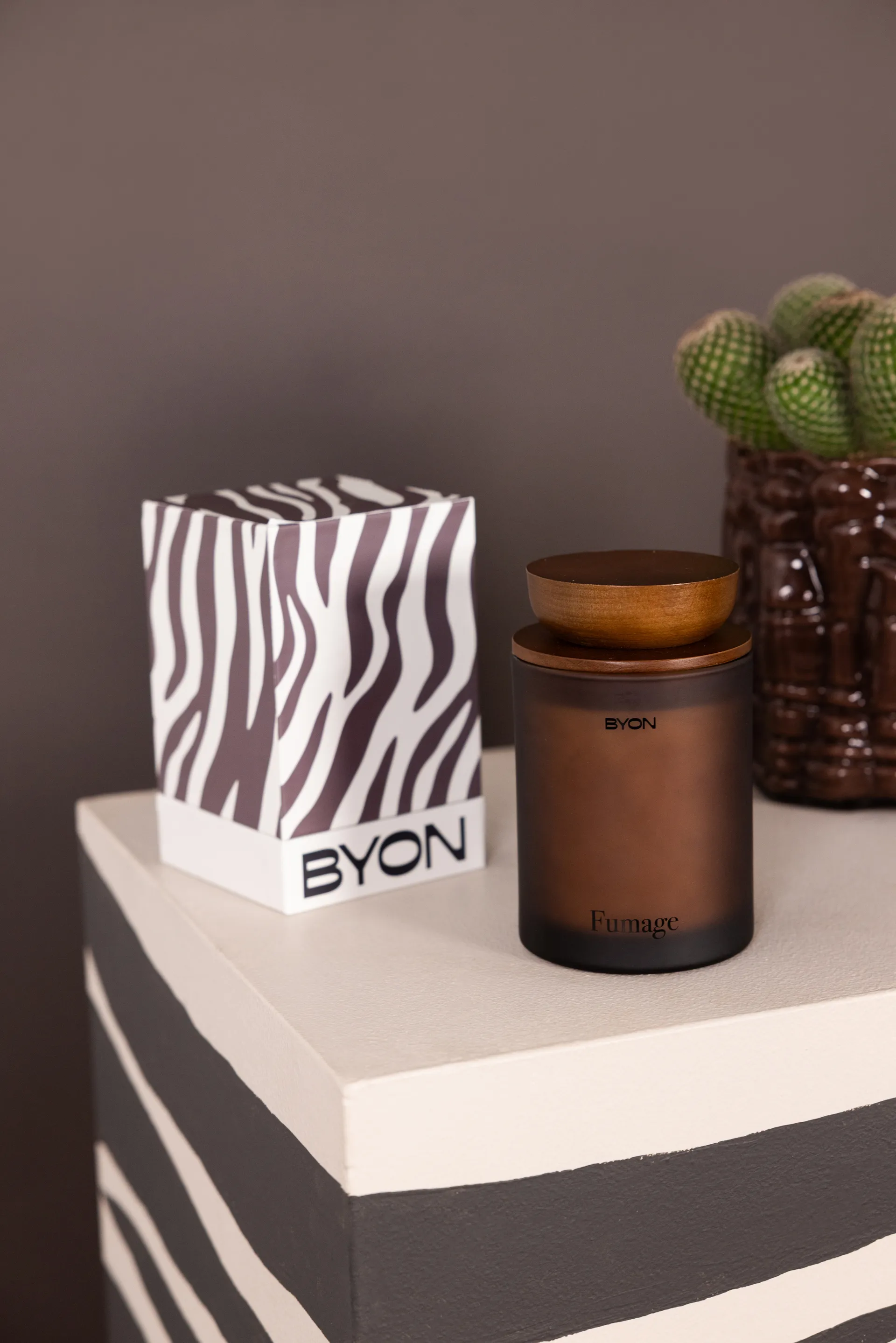 Świeca zapachowa Fumage, 55 godz. Byon