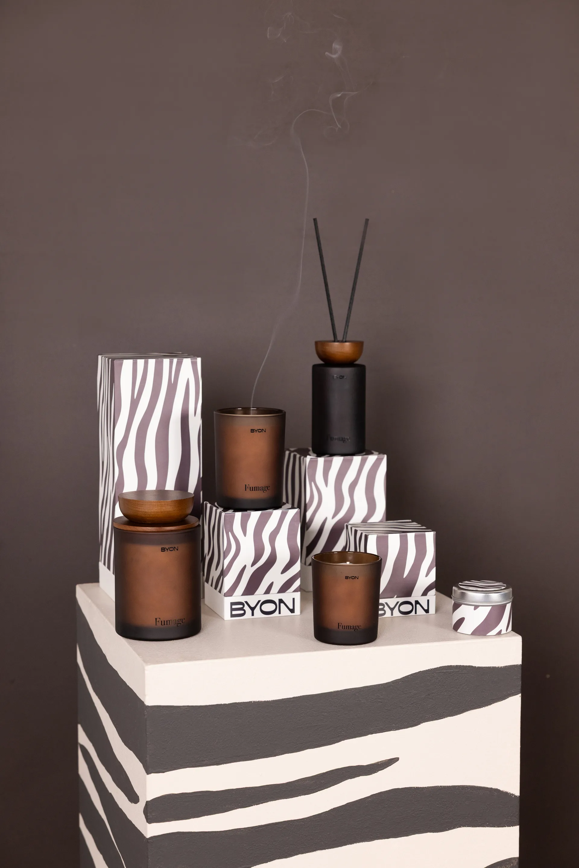 Świeca zapachowa Fumage, 55 godz. Byon