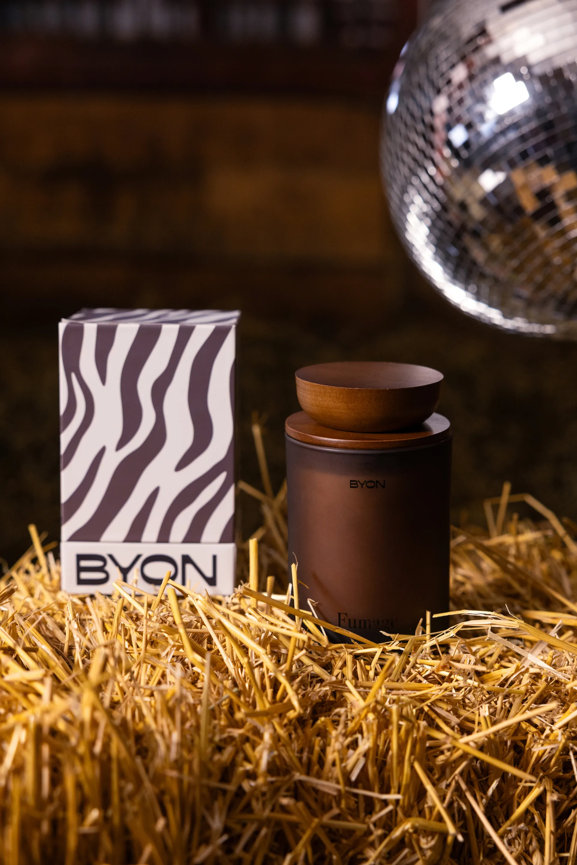 Świeca zapachowa Fumage, 55 godz. Byon