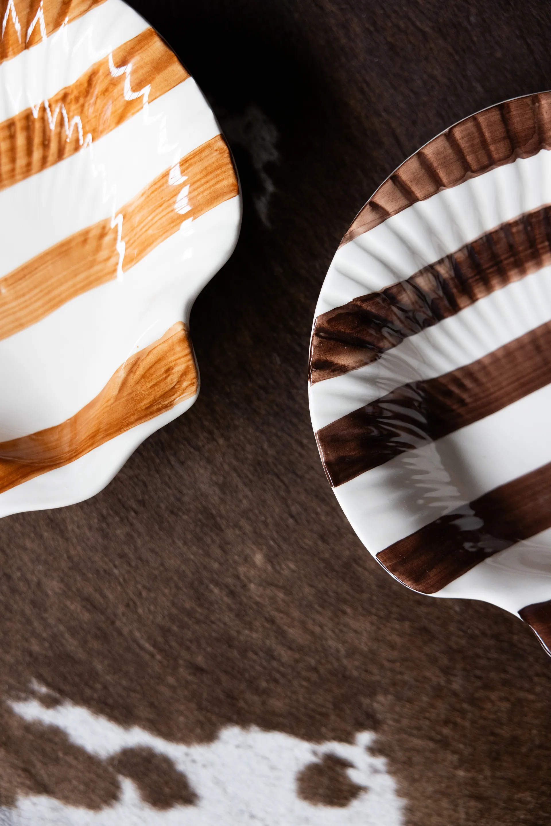 Talerz Armona Stripe 23,5x23,5 cm, Ciemnobrązowo-biały Byon