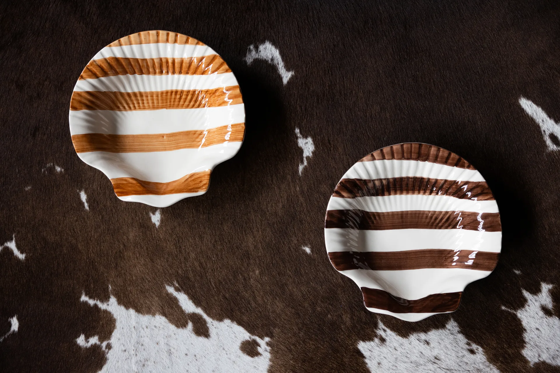 Talerz Armona Stripe 23,5x23,5 cm, Jasnobrązowo-biały Byon