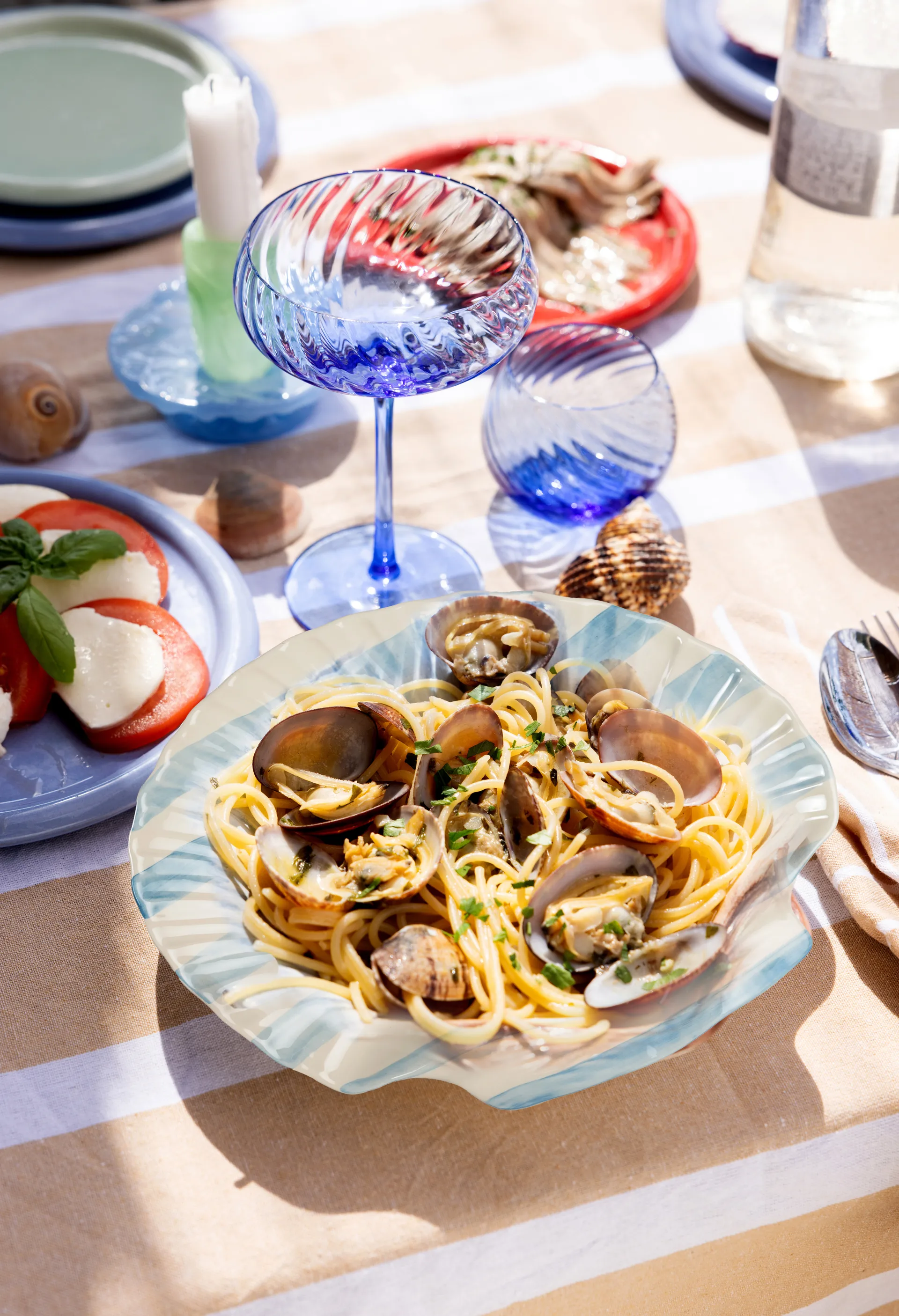 Talerz Armona Stripe 23,5x23,5 cm, Jasnoniebiesko-biały Byon