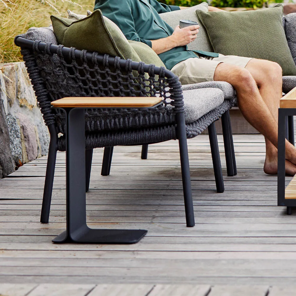 Stolik boczny Mega, stelaż z drewna tekowego - Lava Grey Cane-line