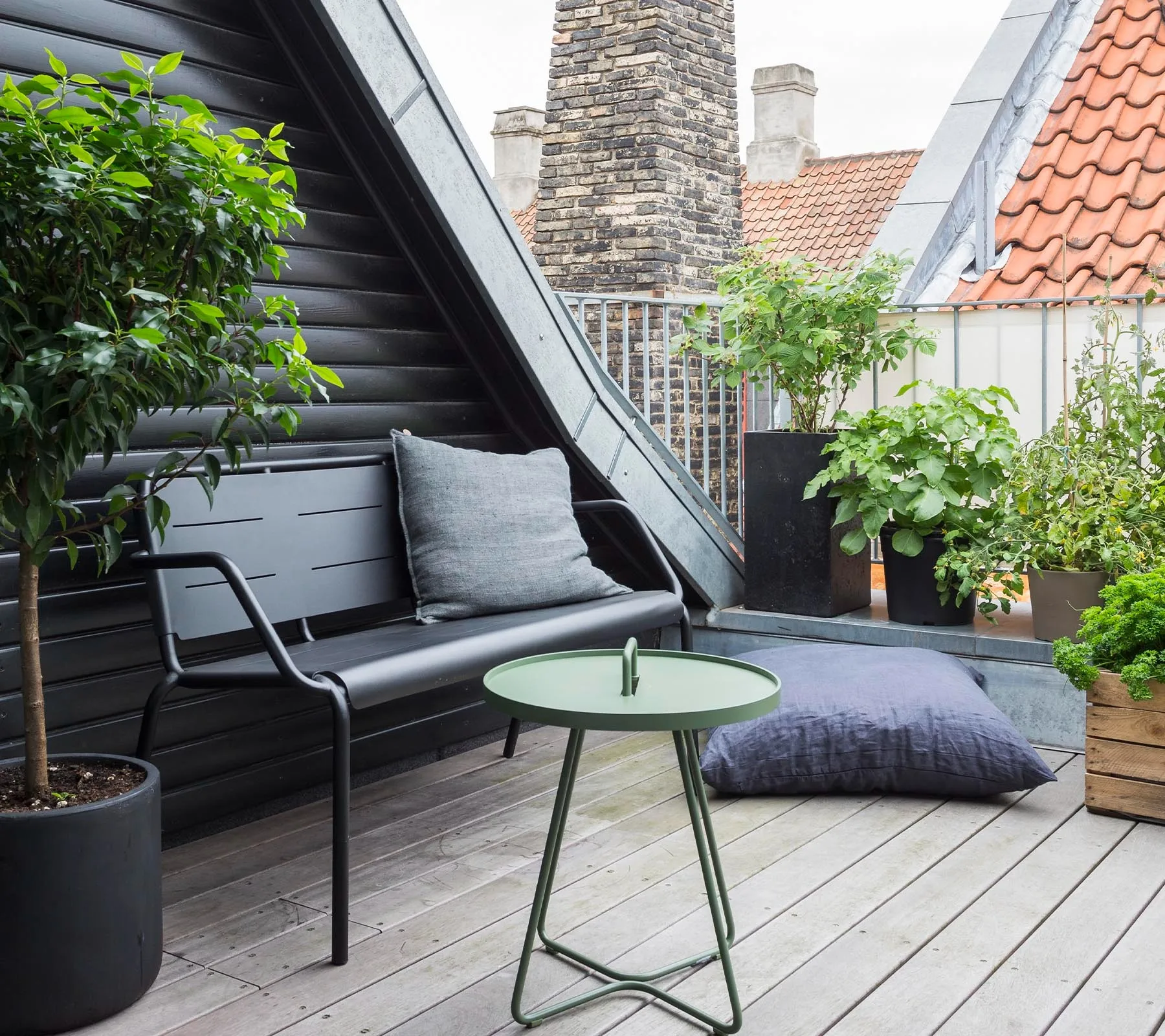 Stolik On The Move Ø44 cm, Dusty Green Cane-line