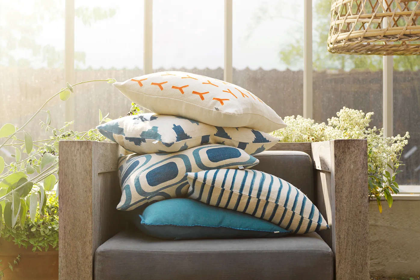 Poszewka na poduszkę Ikat Agra 50x50 cm, Heaven blue-palace blue Chhatwal & Jonsson