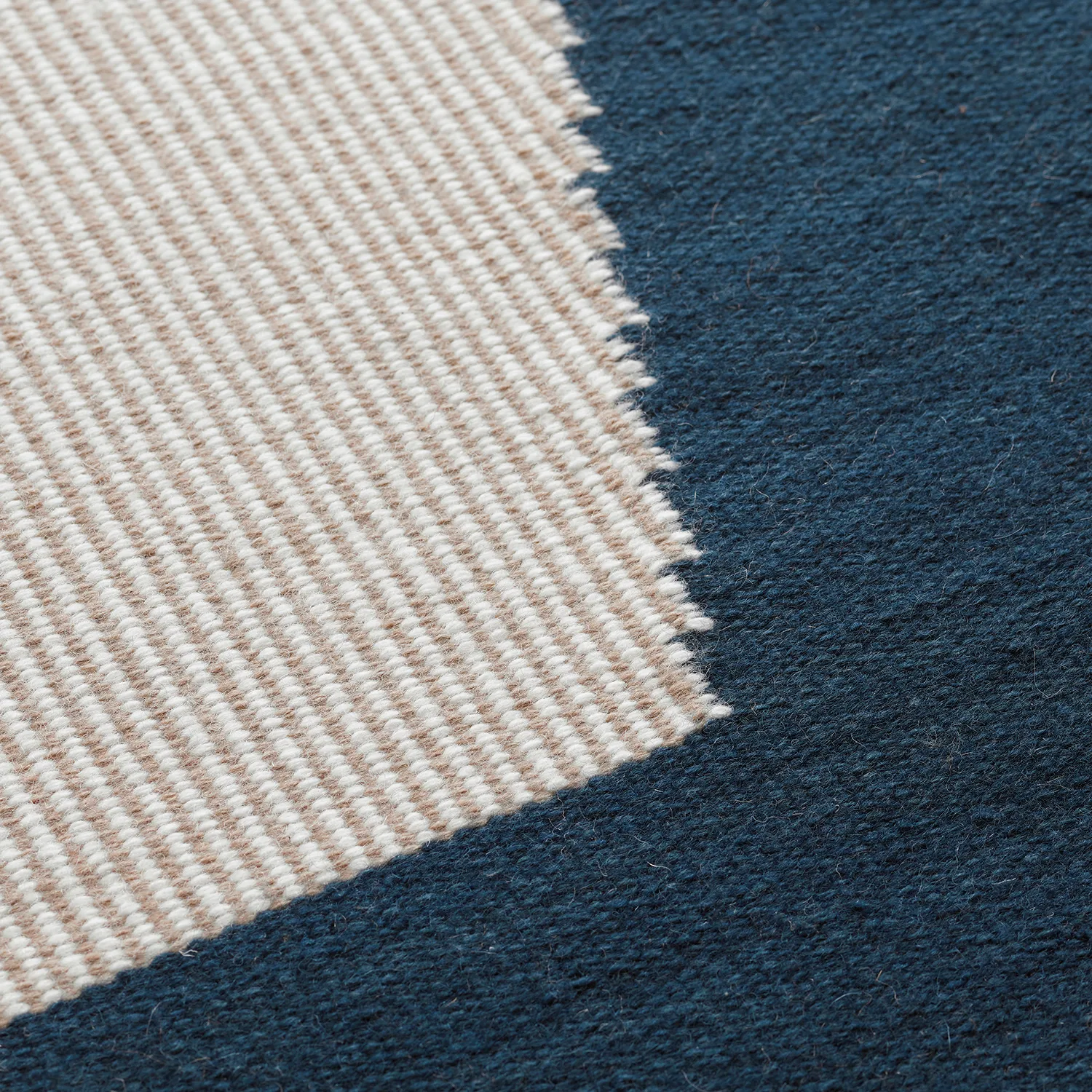 Una wełniany dywan 230x320 cm, Dark blue-beige-off white Chhatwal & Jonsson