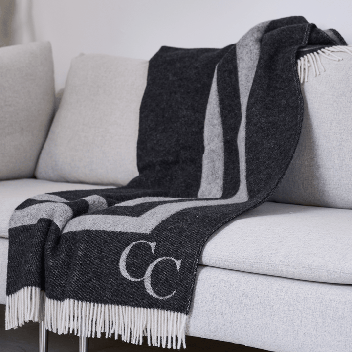 Pled wełniany Monogram 130x200 cm, Czarny Classic Collection