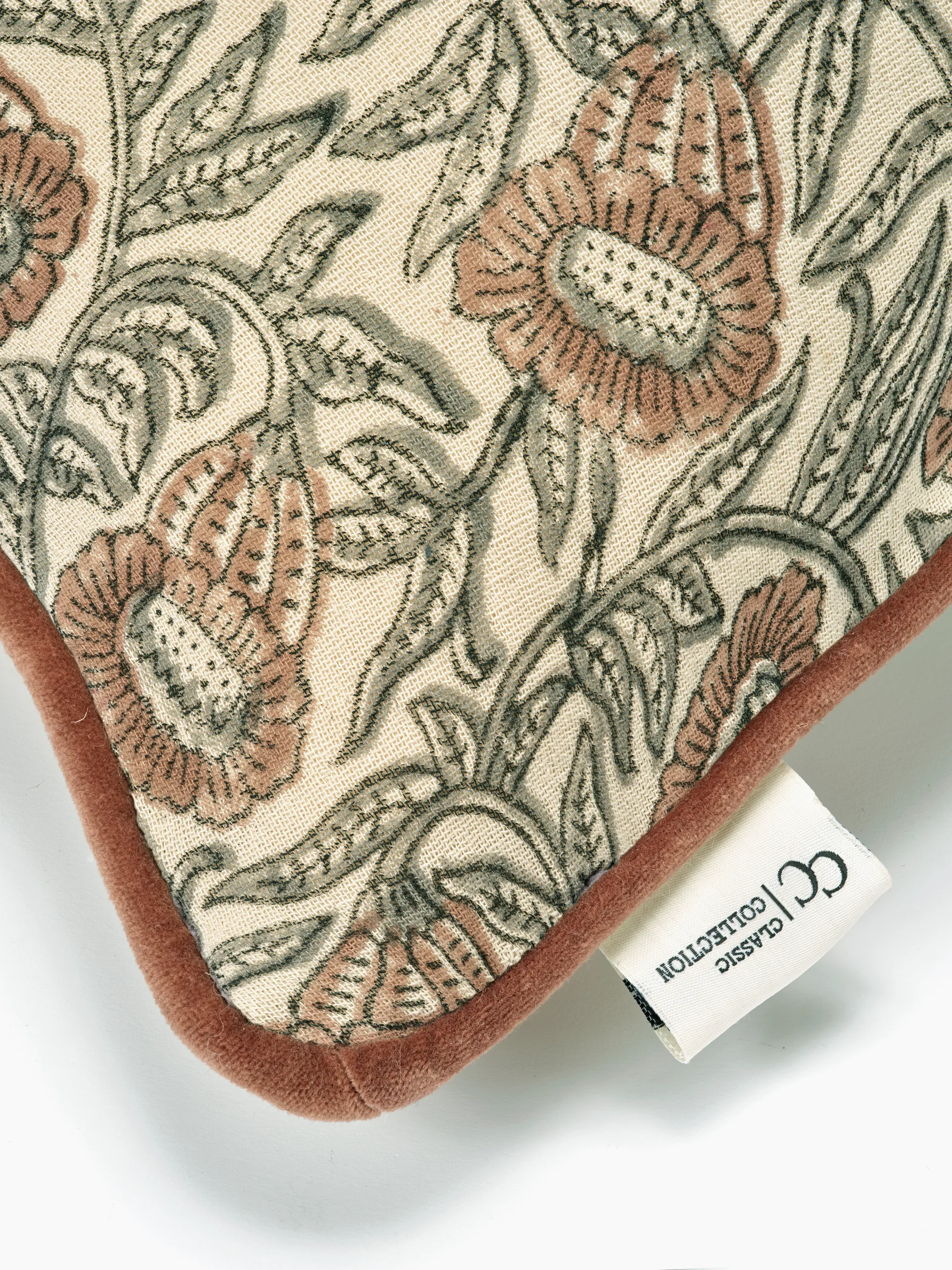 Poszewka na poduszkę Bell 50x50 cm, Mocha Classic Collection