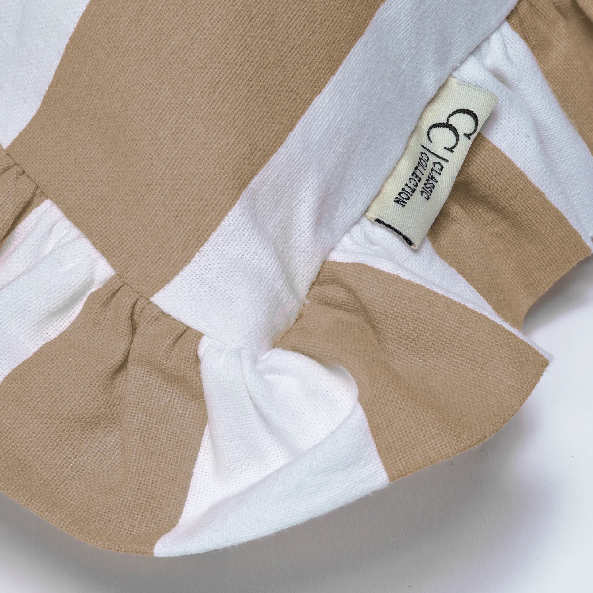 Ruffle Stripes Poszewka na poduszkę 50x50 cm, Beżowy Classic Collection