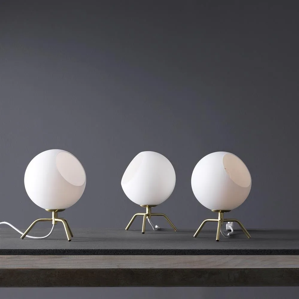 Lampa stołowa Bug 15, biało-mosiężny CO Bankeryd