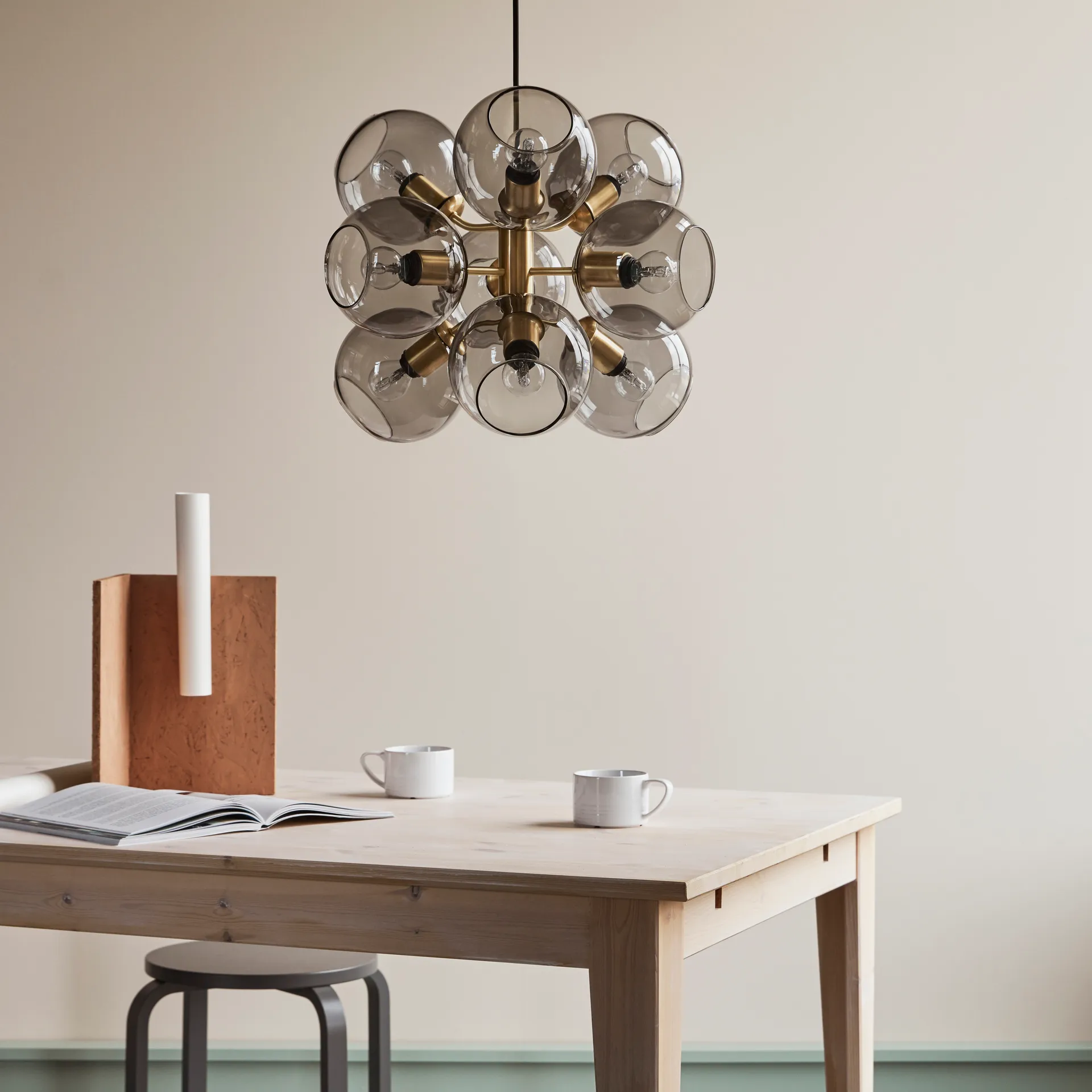 Lampa sufitowa Tage, szkło mosiężne, dymione CO Bankeryd