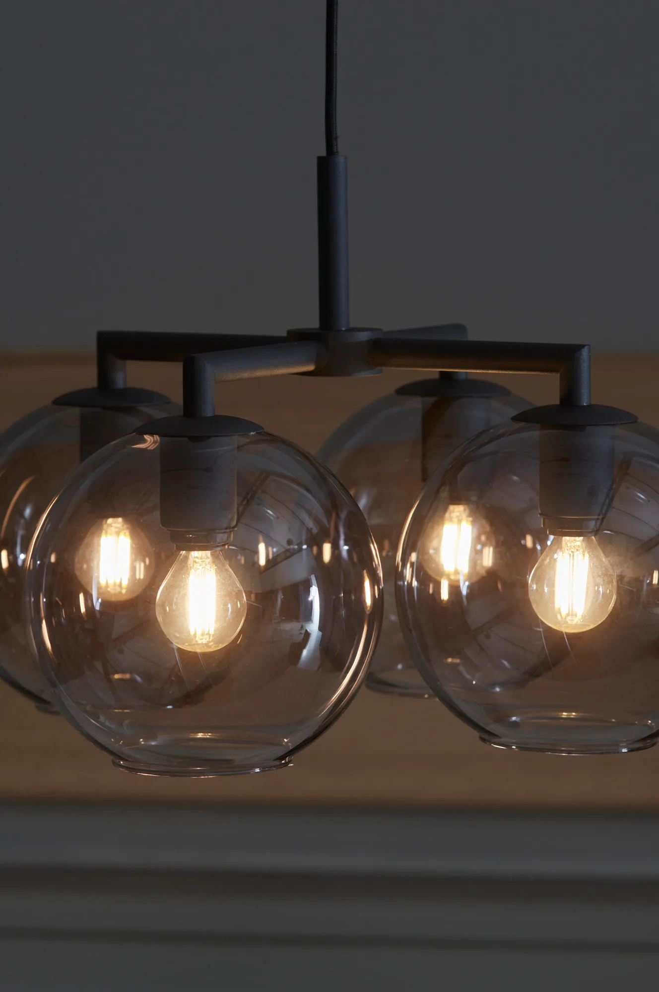 Lampa wisząca Ture 30 cm, Szkło przydymione na czarno CO Bankeryd