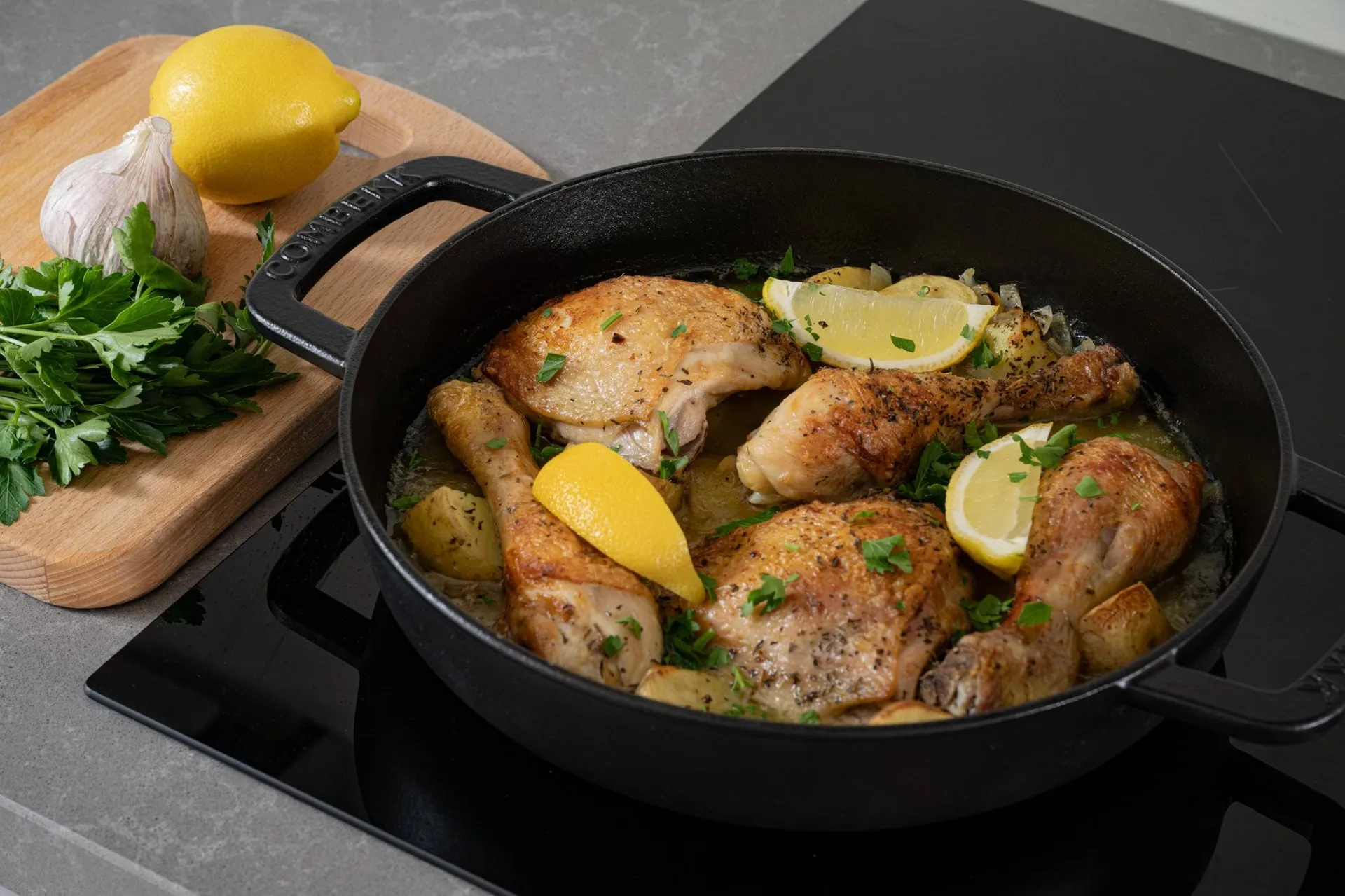 Patelnia żeliwna emaliowana sauté Ø28 cm, Black-silver knob Combekk