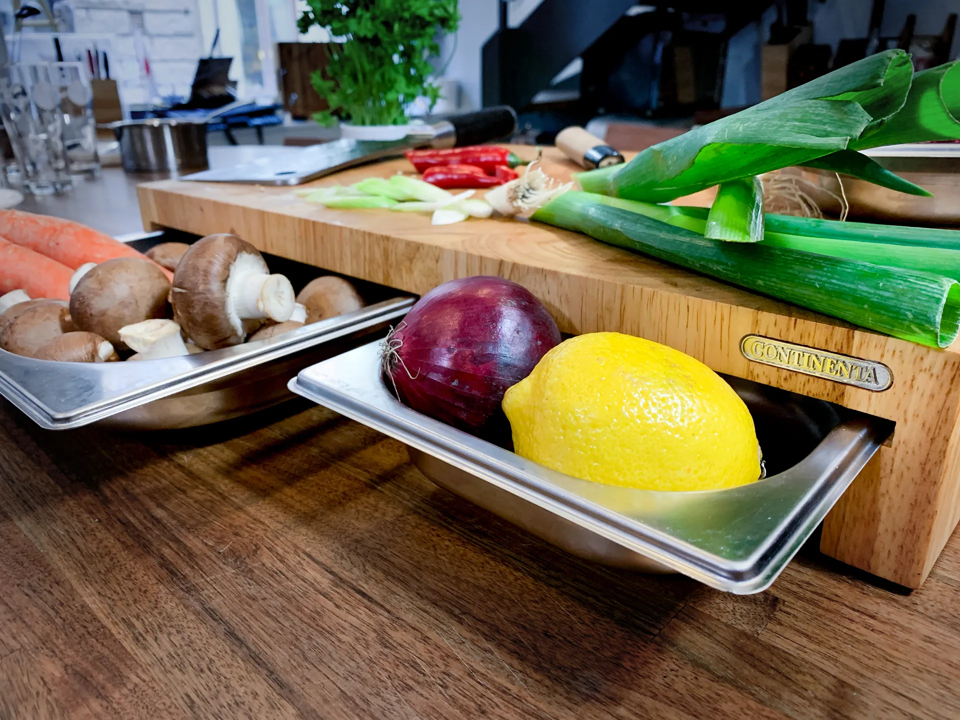 Deska do krojenia drewno gumowe z 3 tacami, 32x48 cm Continenta