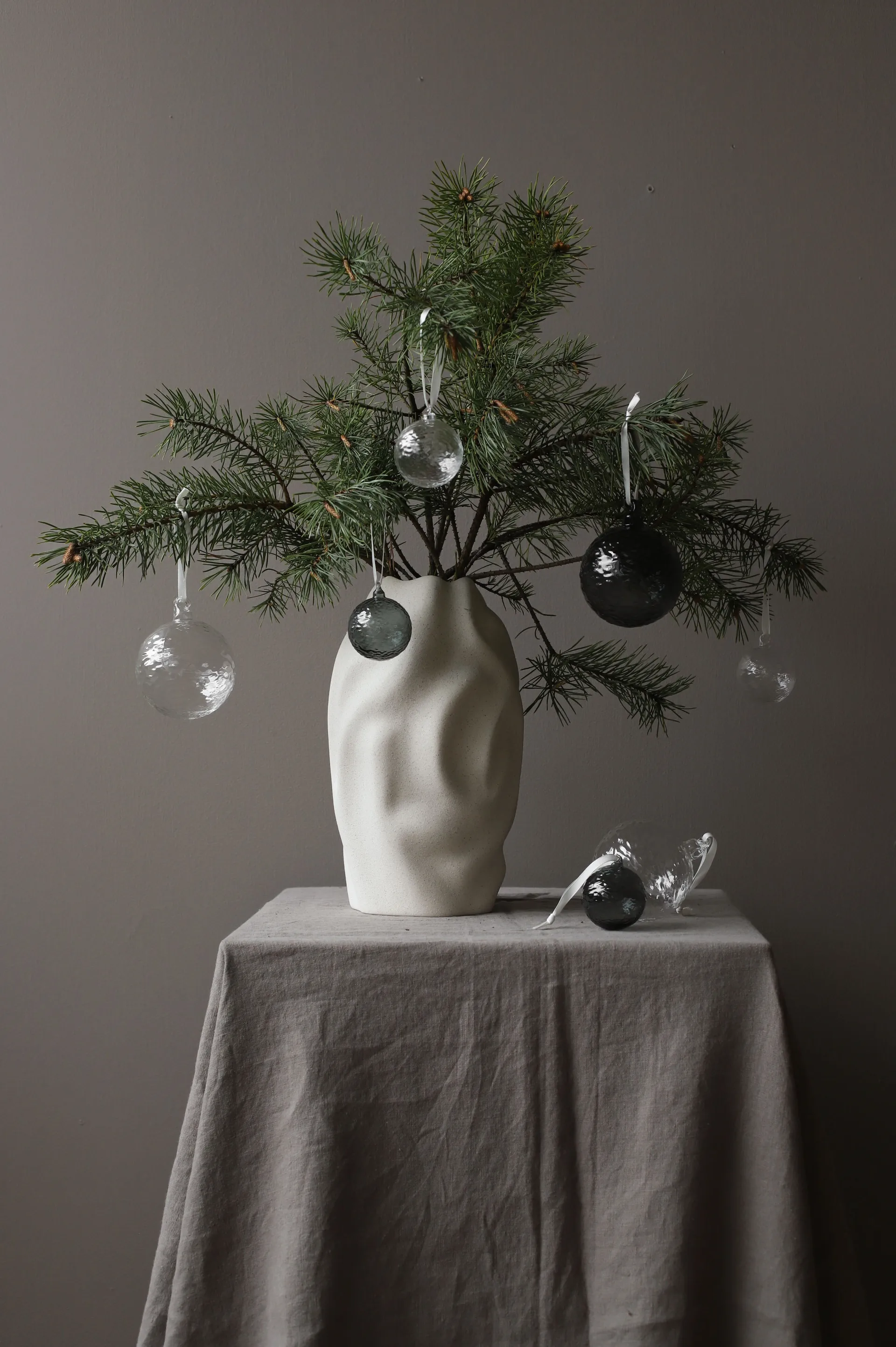 Bombka świąteczna Gry Marble Ø8 cm, Clear Cooee Design