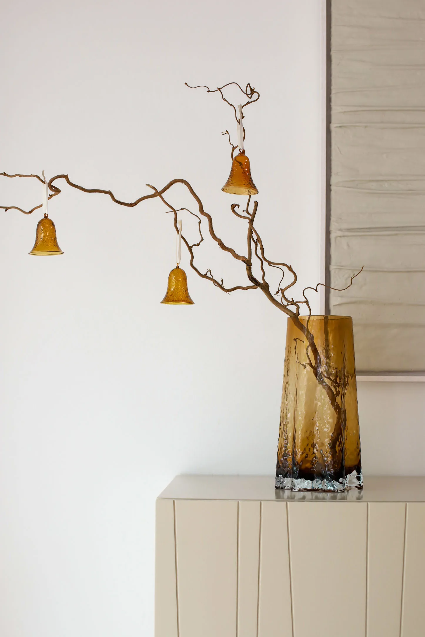 Dekoracja dzwonek Gry 8 cm, Koniak Cooee Design