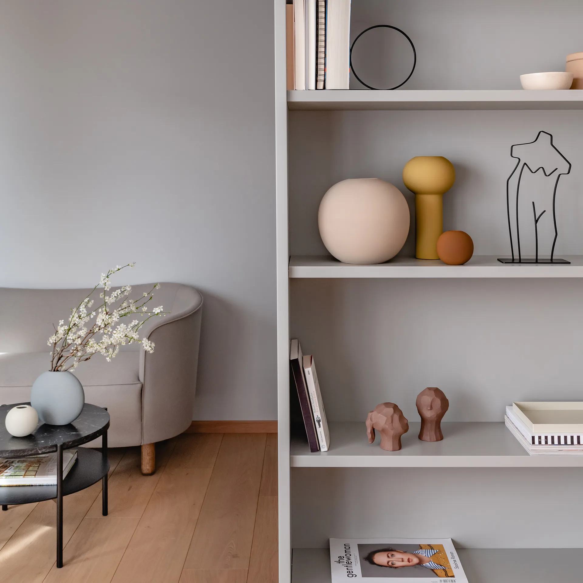 Rzeźba Benedykta i Amal, Earth Cooee Design