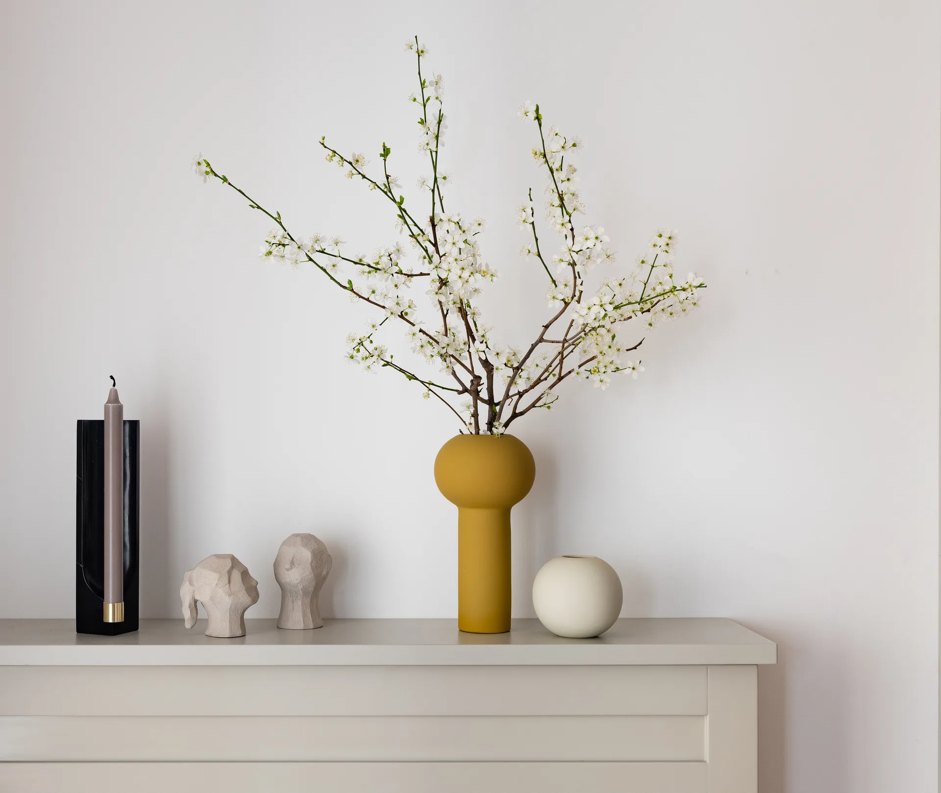 Rzeźba Benedykta i Amal, Limestone Cooee Design