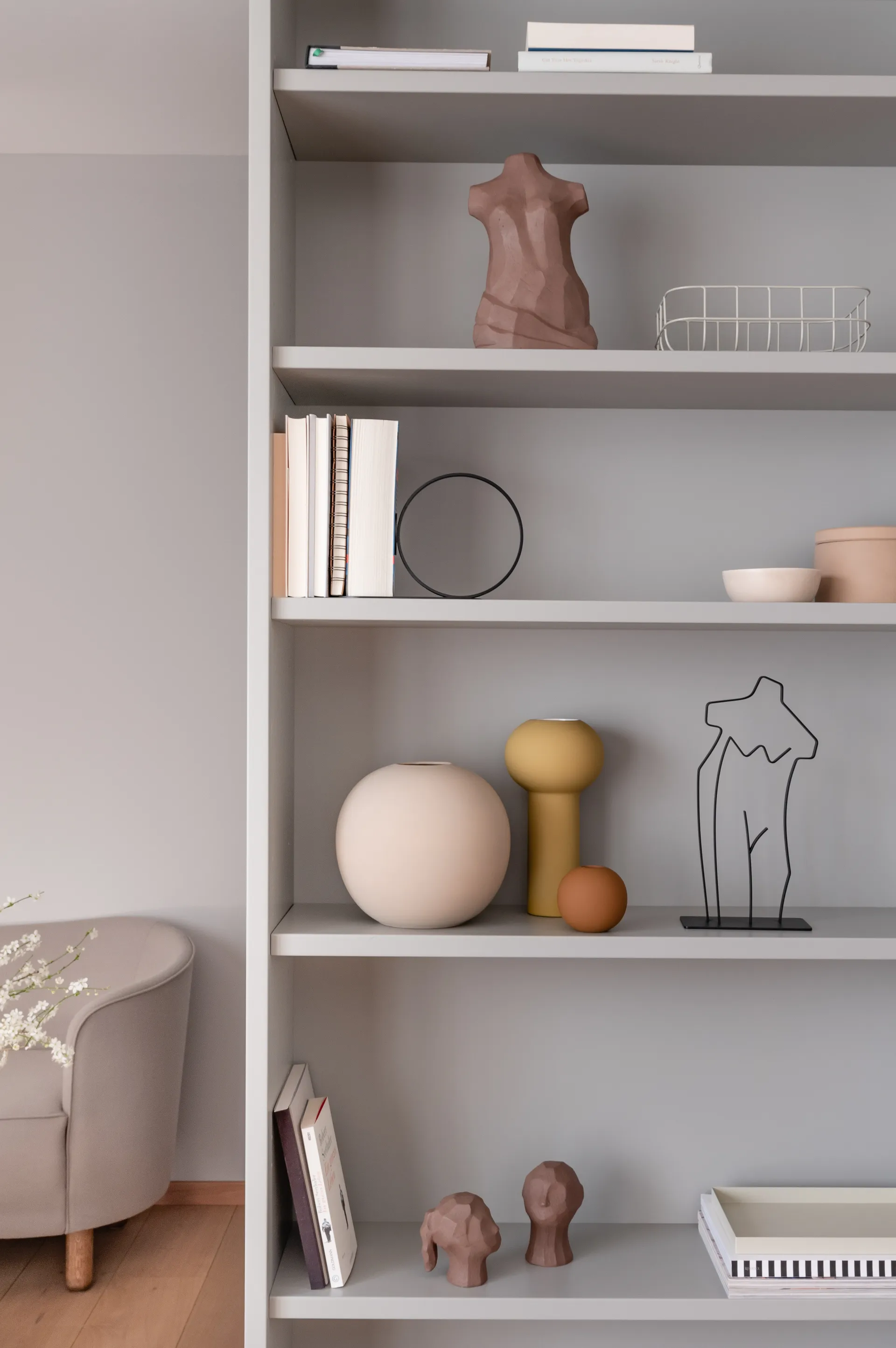 Rzeźba Ruth, Czarny Cooee Design