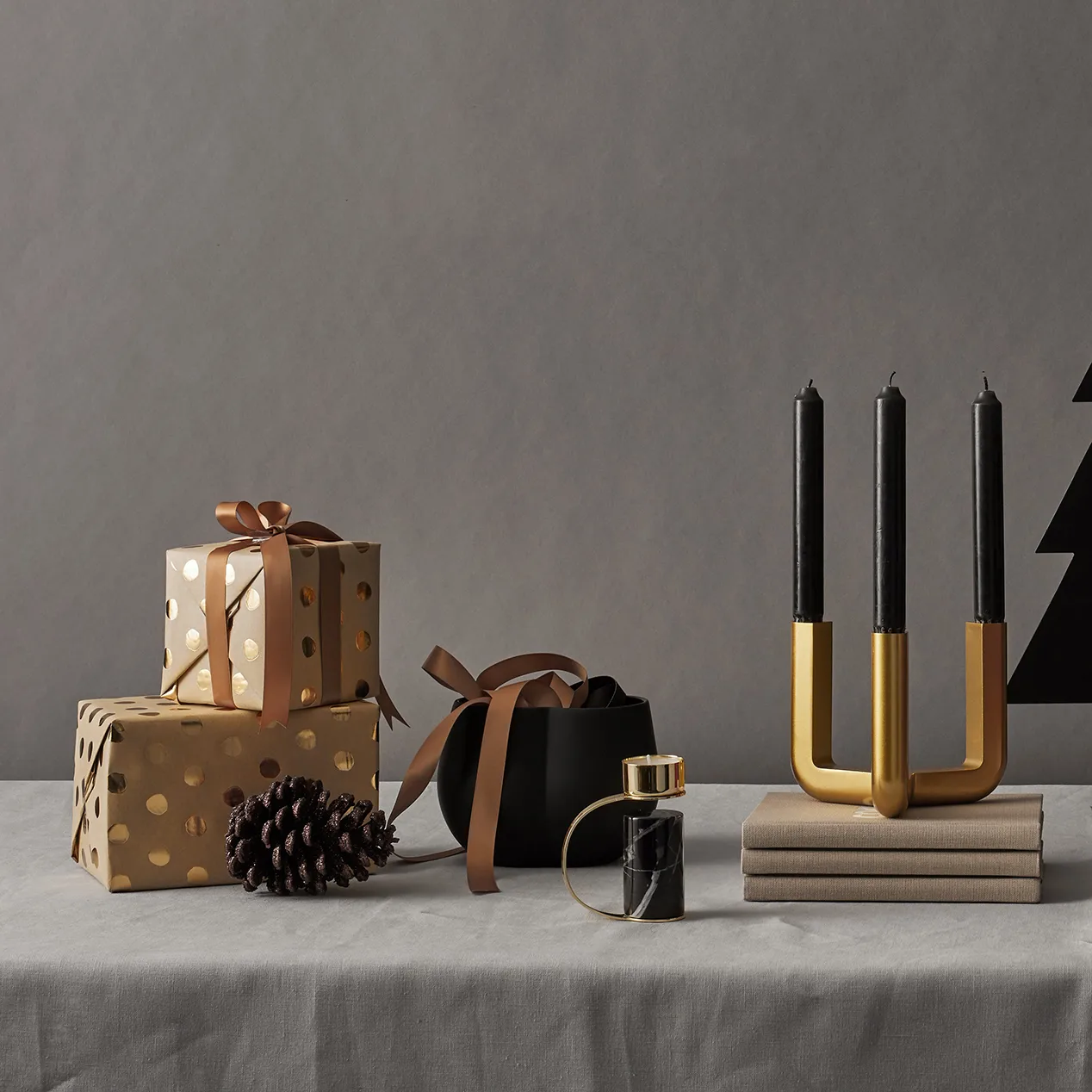 Świecznik na tea light Heavy, Nero marquina Cooee Design