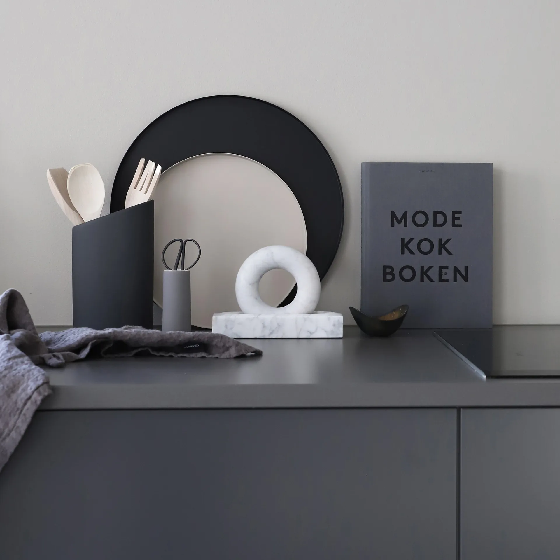 Taca Cooee 40 cm, okrągła, Black (czarna) Cooee Design