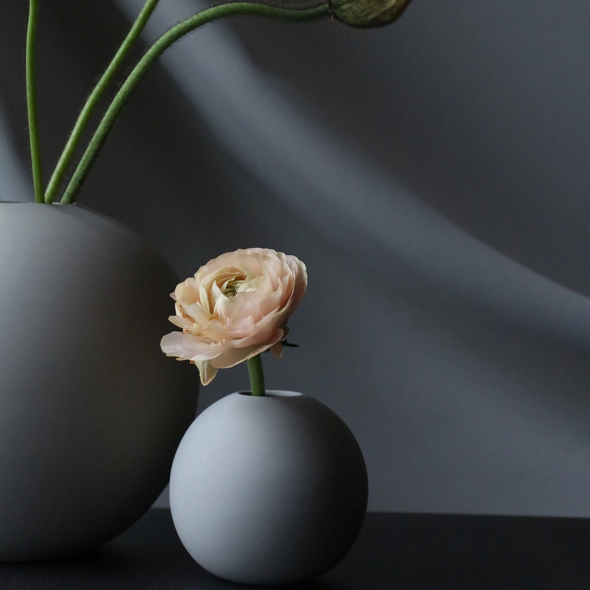 Wazon Ball szary, 8 cm Cooee Design