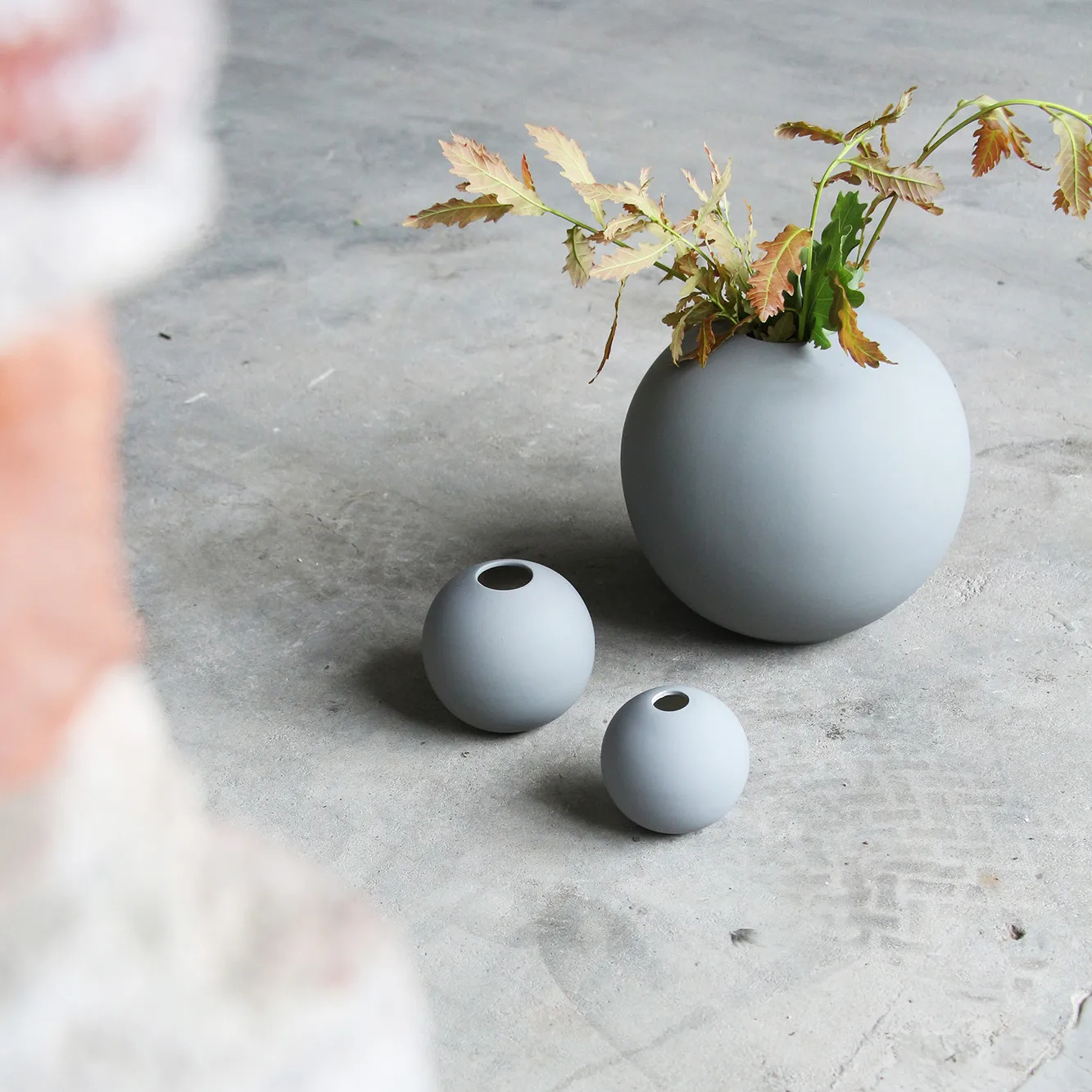 Wazon Ball szary, 8 cm Cooee Design