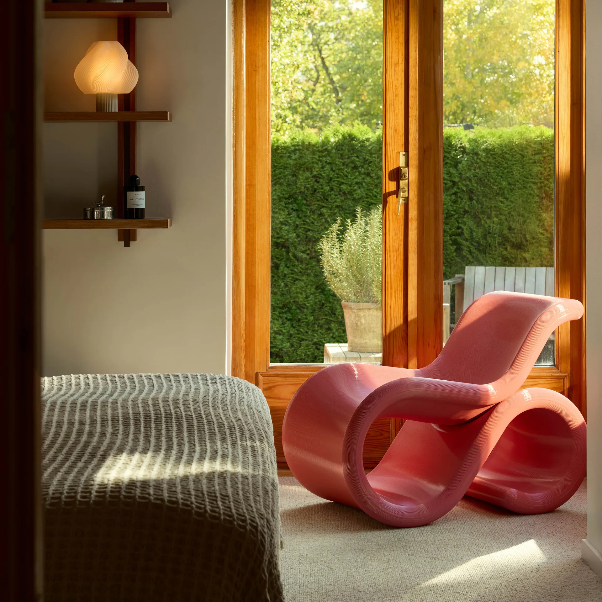 Fotel lounge Éclair chair, Bubblegum Crème Atelier